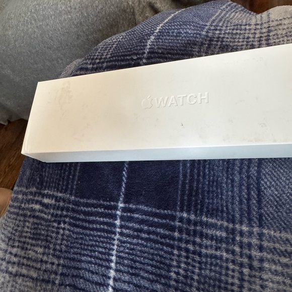 Series 6 Apple Smart Watch 40MM - Picture 5 of 7